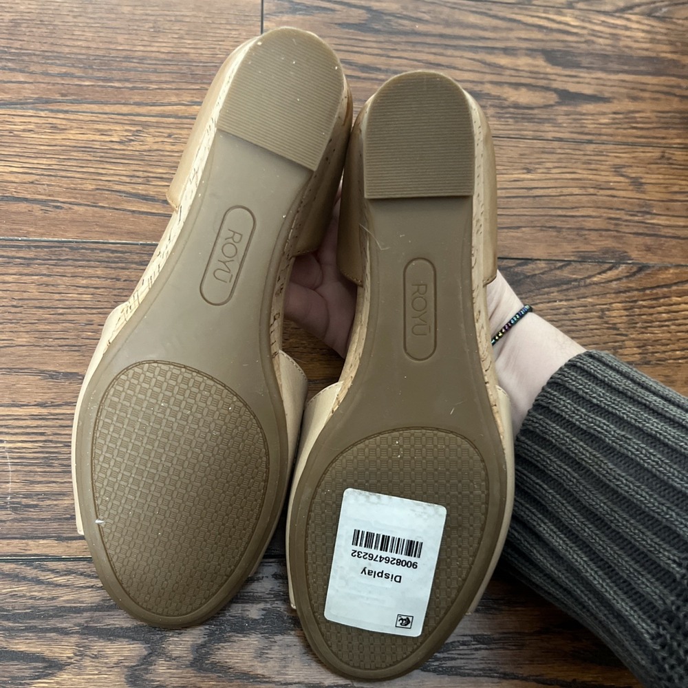 $65 ROYU Stella Shell Wedge Sandal 7.5m Cork Heel Open-Toe Beige Dress Shoes - Picture 4 of 5